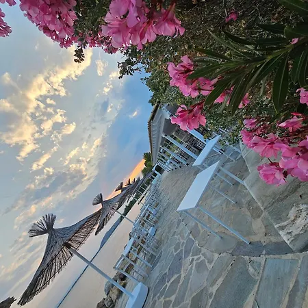 Hotel O Paradise And