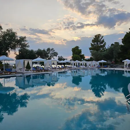 Hotel O Paradise And Magoula (Evia)