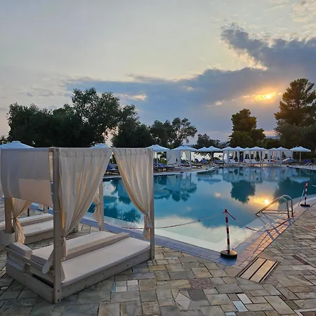 O Paradise And Hotel Magoula (Evia)