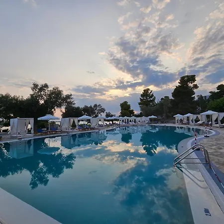 Hotel O Paradise And Magoula (Evia)