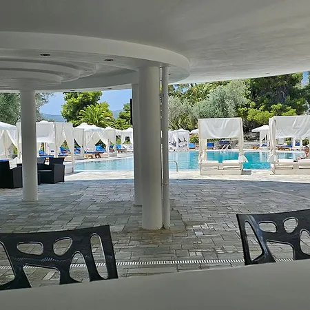 Hotel O Paradise And