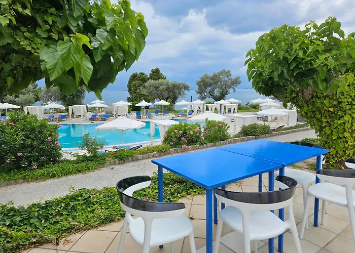 O Paradise And Μαγούλα