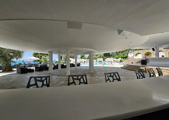 O Paradise And 5* Μαγούλα