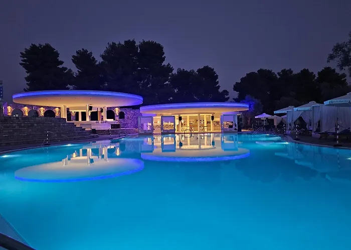 O Paradise And Ξενοδοχείο Μαγούλα