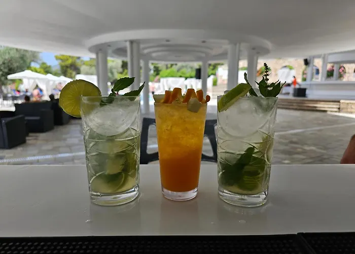 O Paradise And Μαγούλα